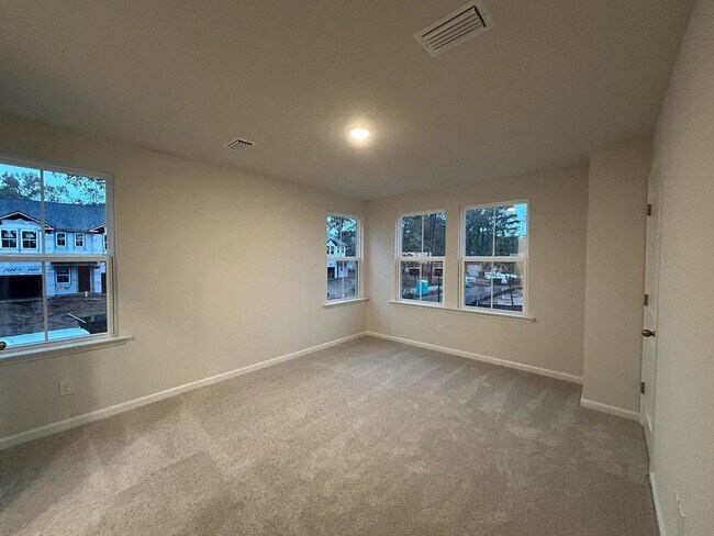 Building Photo - 3 Bedroom 2.5 Bathroom Townhouse in Windward Village - Summerville