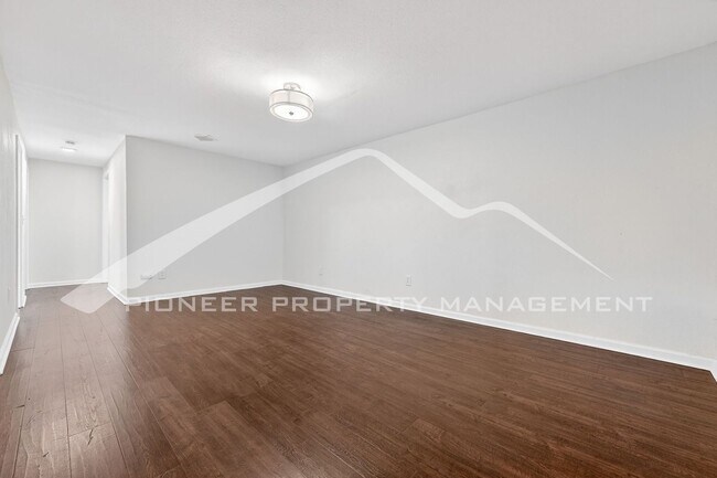 Building Photo - Gorgeous Home with Washer/Dryer and Fenced Yard