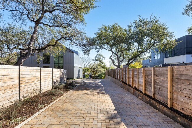 Building Photo - 1603 Chelsea Ln