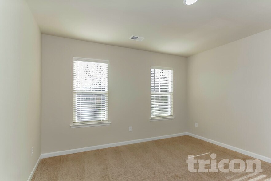 Building Photo - 111 Spring Knoll Dr