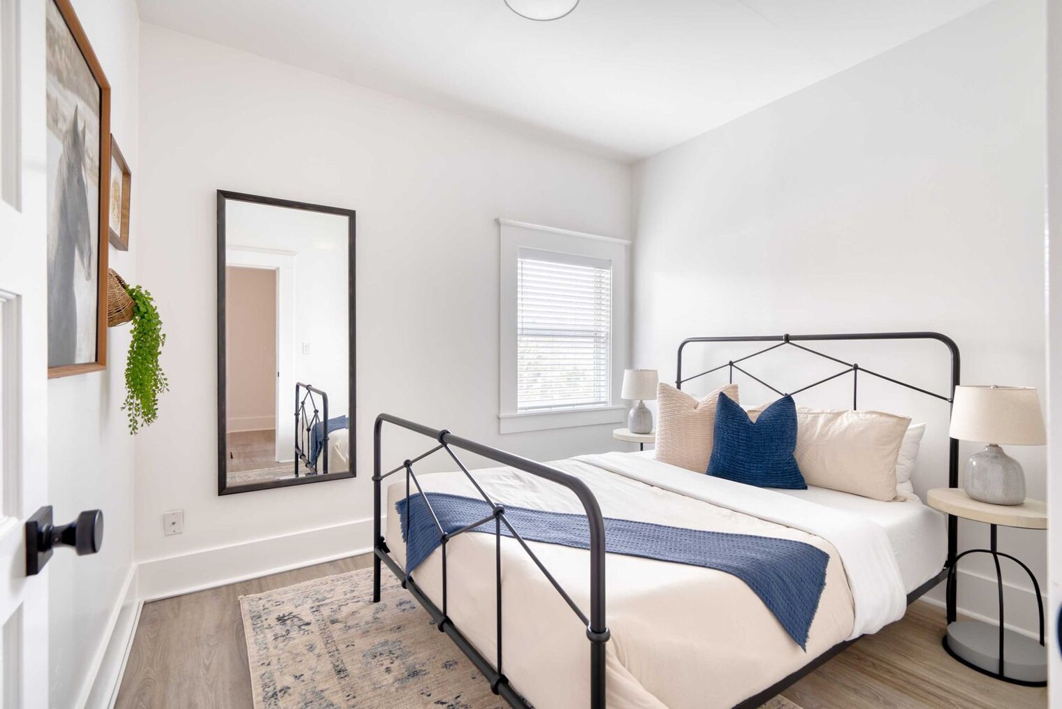 Building Photo - 317 NE Beech St