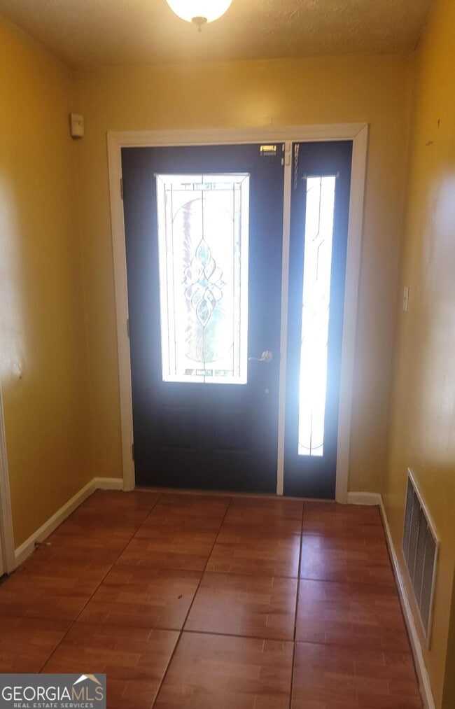 Building Photo - 445 Westside Dr