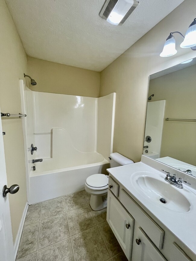 Building Photo - 525 Northwynd Cir