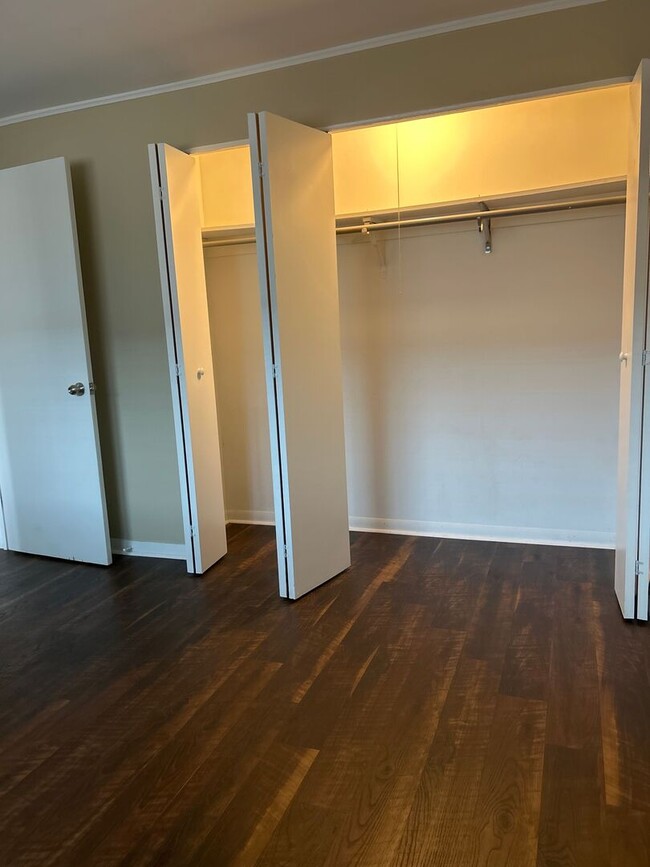 Building Photo - 6049 W 64th Pl