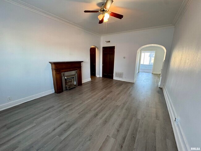 Building Photo - 2028 7th Ave