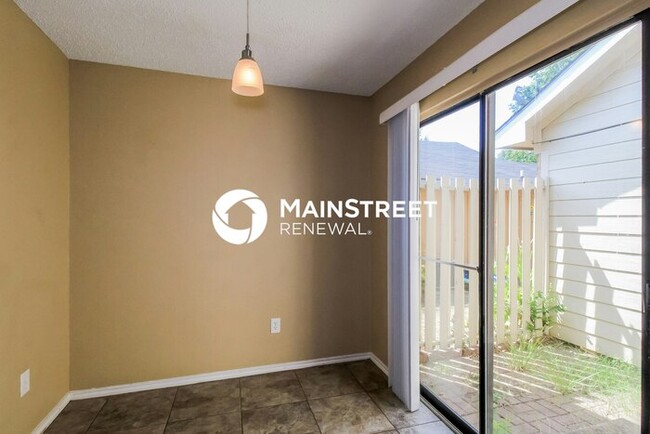 Building Photo - 934 Sanders Dr