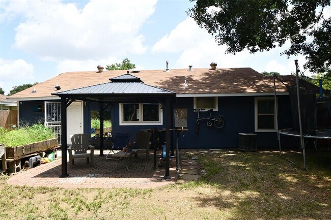 Building Photo - 3722 Yellowstone Blvd
