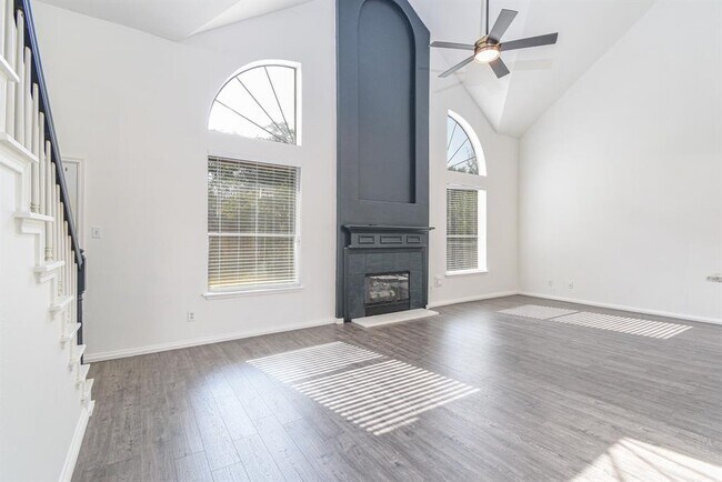 Building Photo - 30611 Country Meadows Dr