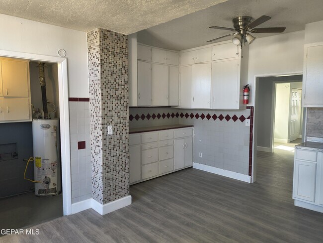 Building Photo - 714 N San Marcial St