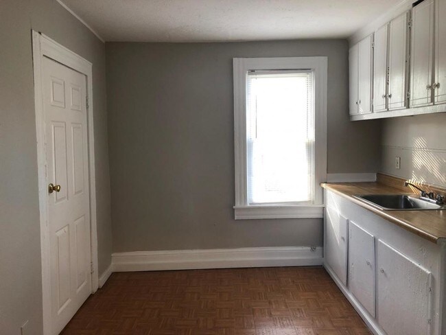 Building Photo - 7807 Wentworth Avenue #Up