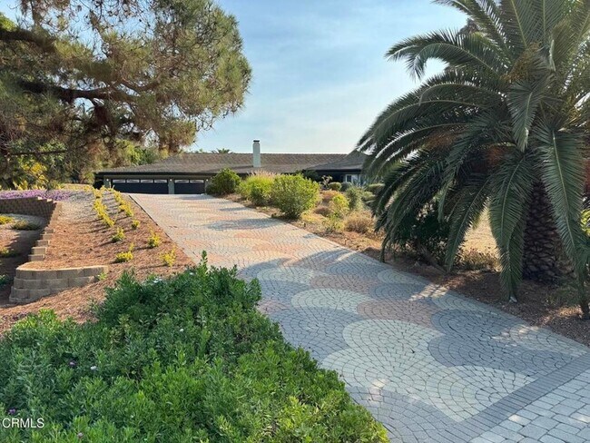 Building Photo - 620 Trueno Ave