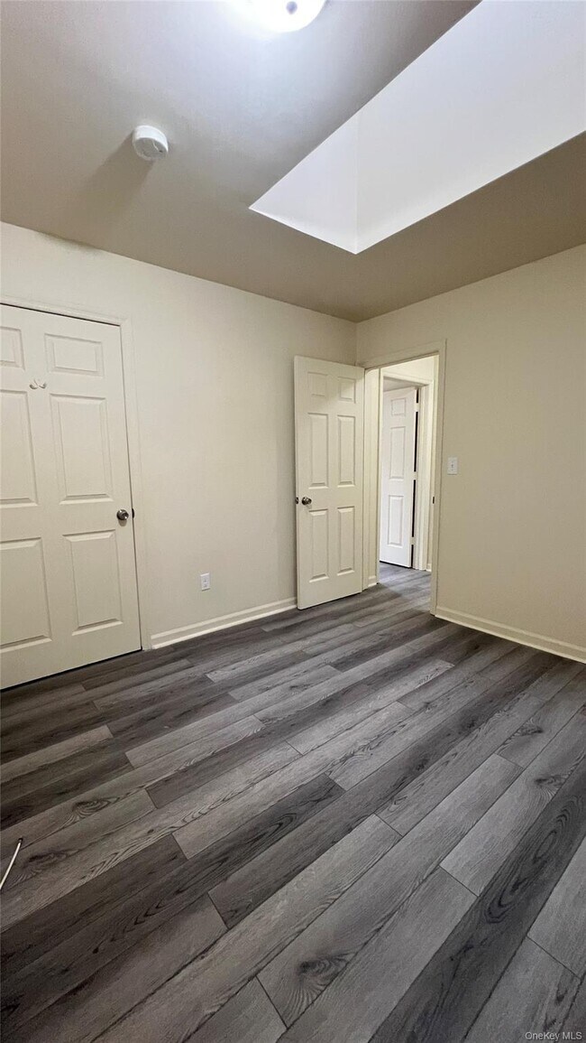 Building Photo - 27 E Main St