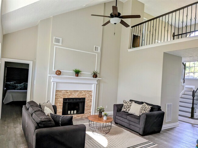 Building Photo - 10067 Lazy Meadows Dr