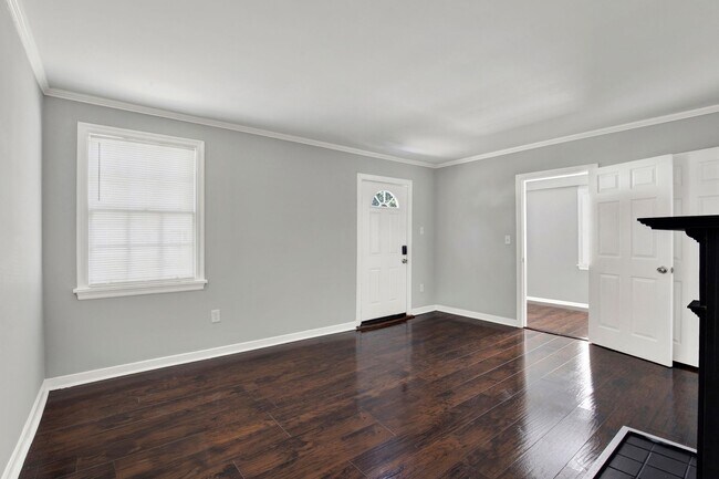 Building Photo - 2215