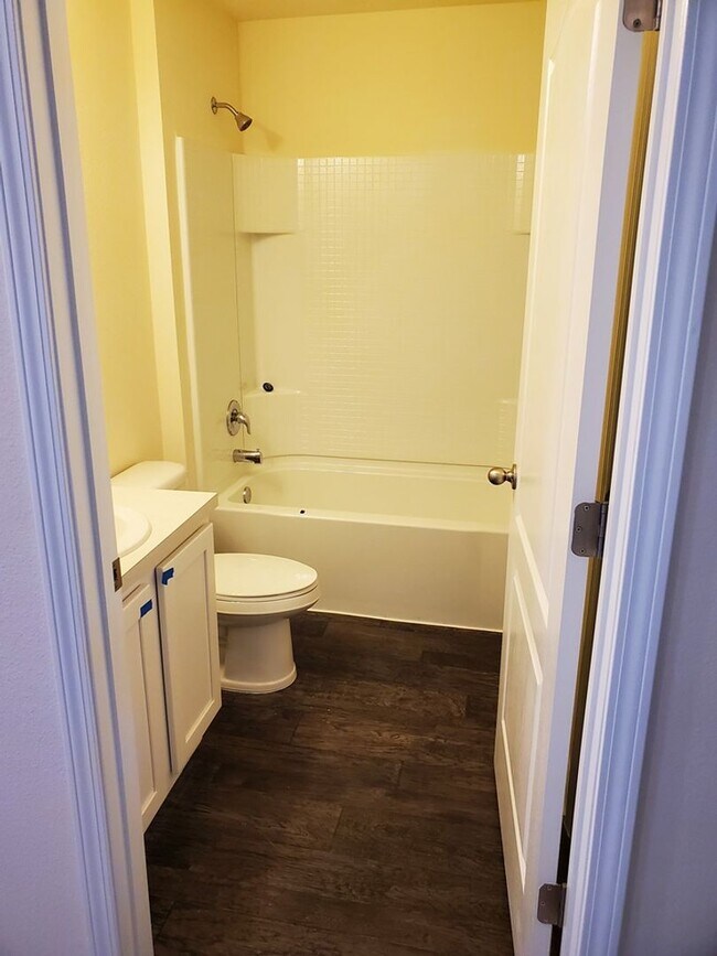 Building Photo - Welcome to this beautiful 3-bedroom, 2-bat...