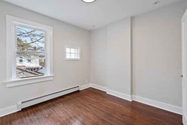 Building Photo - Exquisitely Renovated 3 Bedroom/ 2 Bath in Pittsburgh's East Side