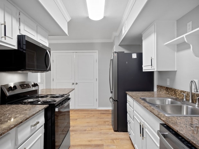Building Photo - 2822 Linhaven Dr