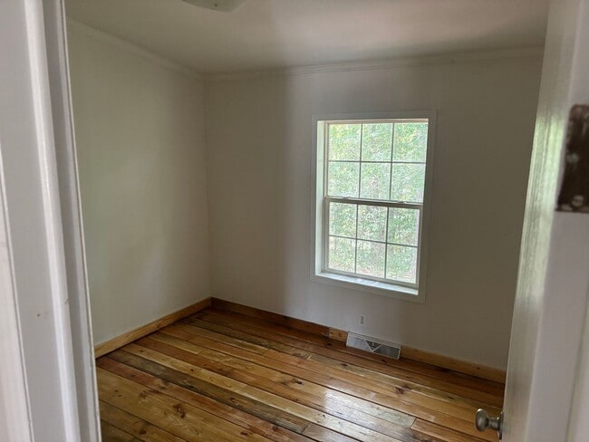 Building Photo - Doublewide mobile home on 3 acres