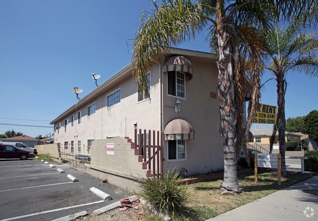 Building Photo - 8329 Paramount Blvd