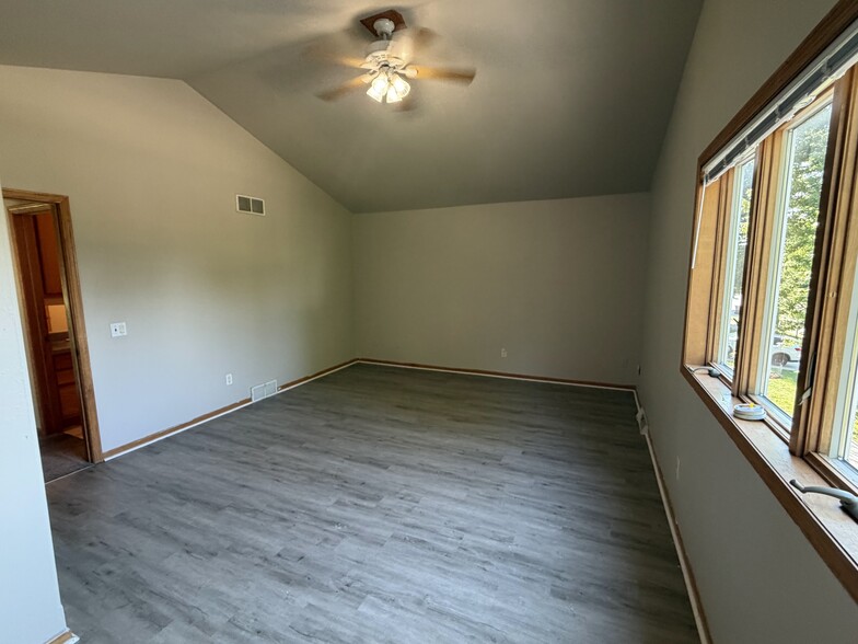 bedroom 2 - 207 Llanos St