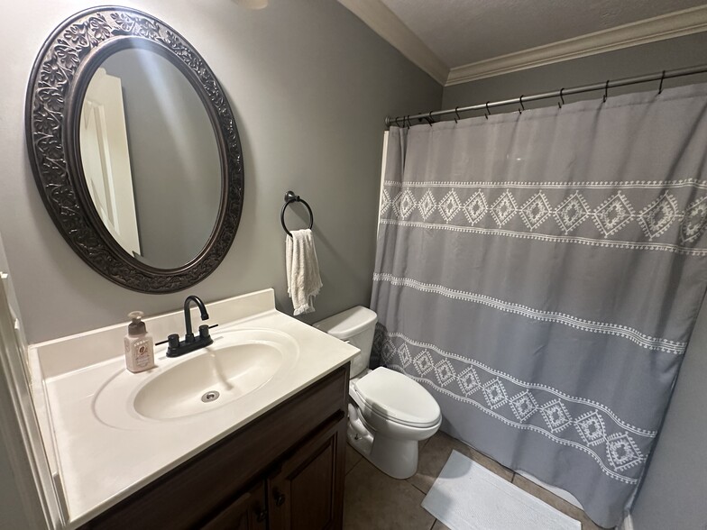 Building Photo - 30 Clovewood Cv