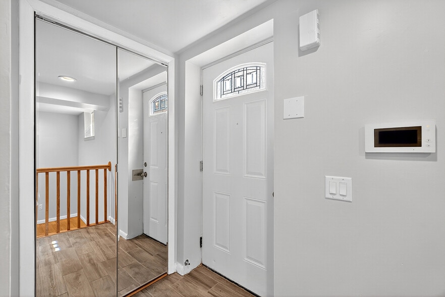 Building Photo - 58 Giles Ave