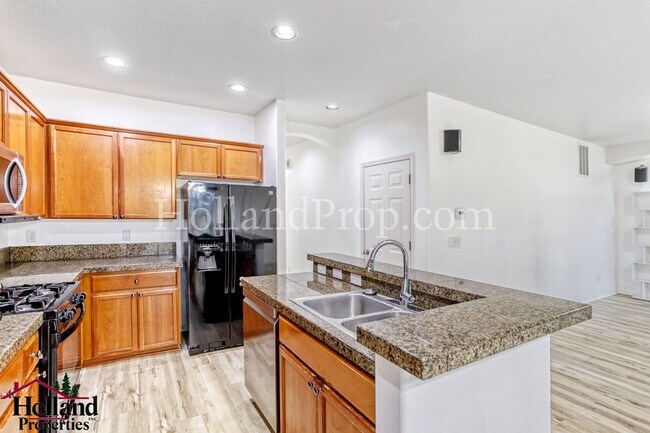 Building Photo - Impressive 4 bedroom home in Hillsboro