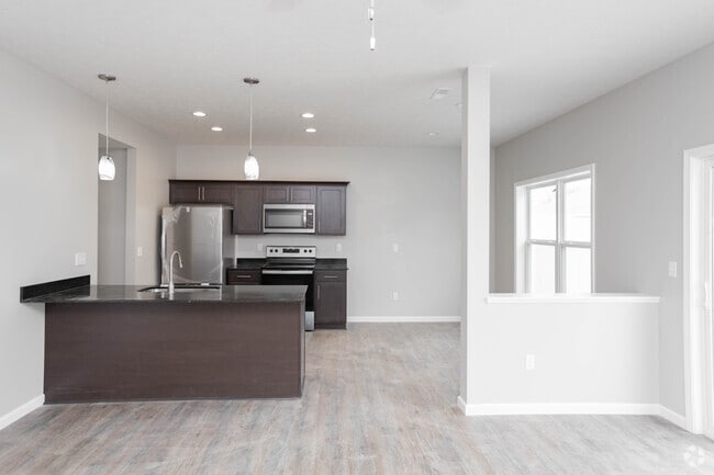 Kitchen w/Dining Area & Breakfast Bar - Maiden Meadows Townhomes