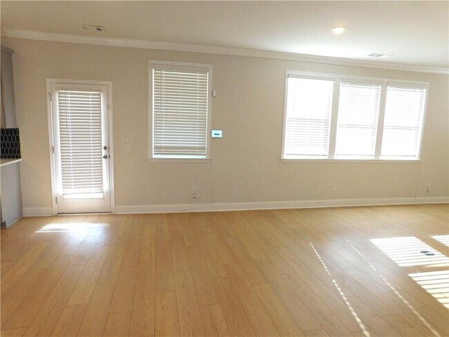 Building Photo - 930 Elderberry Ct