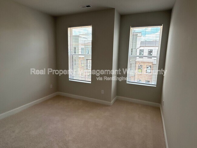 Building Photo - 1235 Shaw View Aly