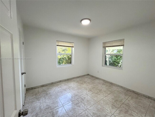 Building Photo - 40 NW 39th St