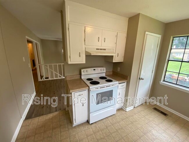 Building Photo - 450 Westchester Dr