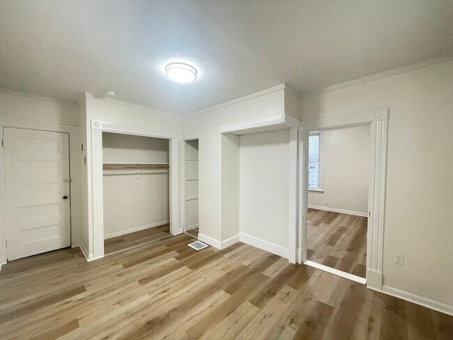 Building Photo - 475 Wilson St