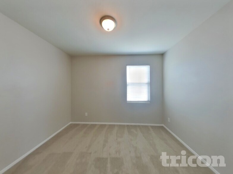 Building Photo - 5250 E Wallace Wy