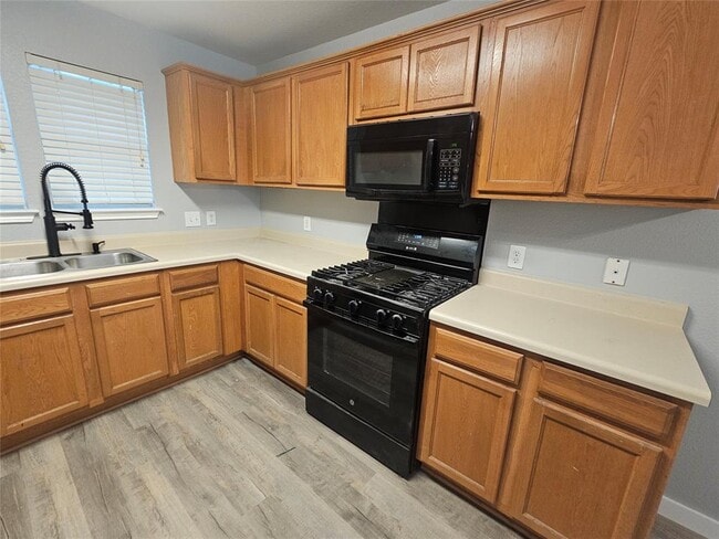 Building Photo - 2724 Fairview Dr
