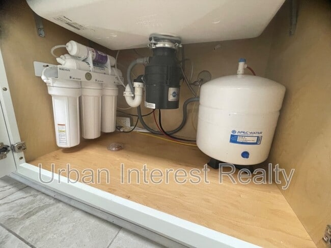 Building Photo - 802 E Pine Forest Dr