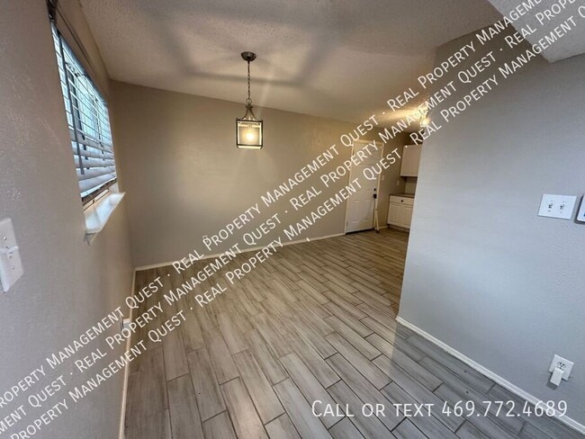 Building Photo - 10631 Wessex Dr