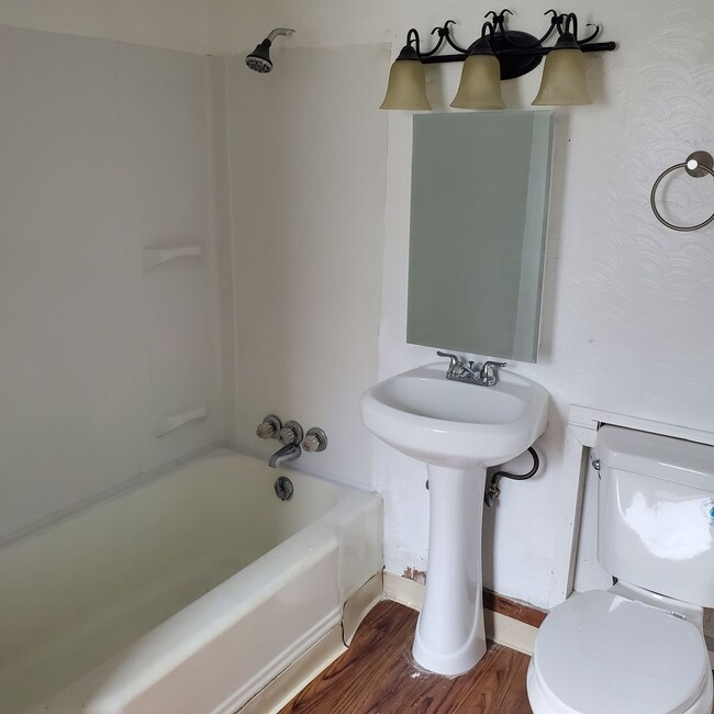 Building Photo - 4bdm House for Rent