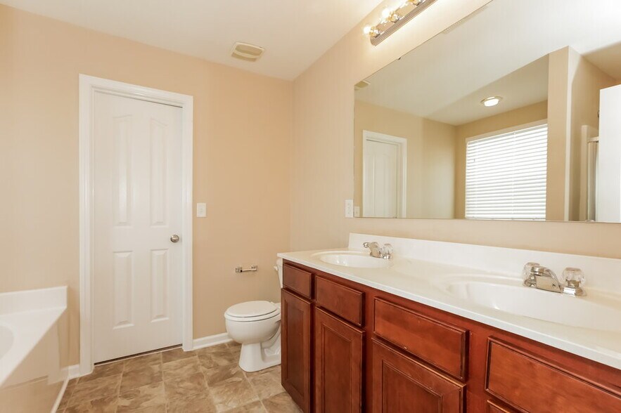 Building Photo - 4002 Chimney Wood Trail