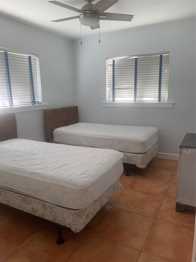 Building Photo - 907 NW 4th St