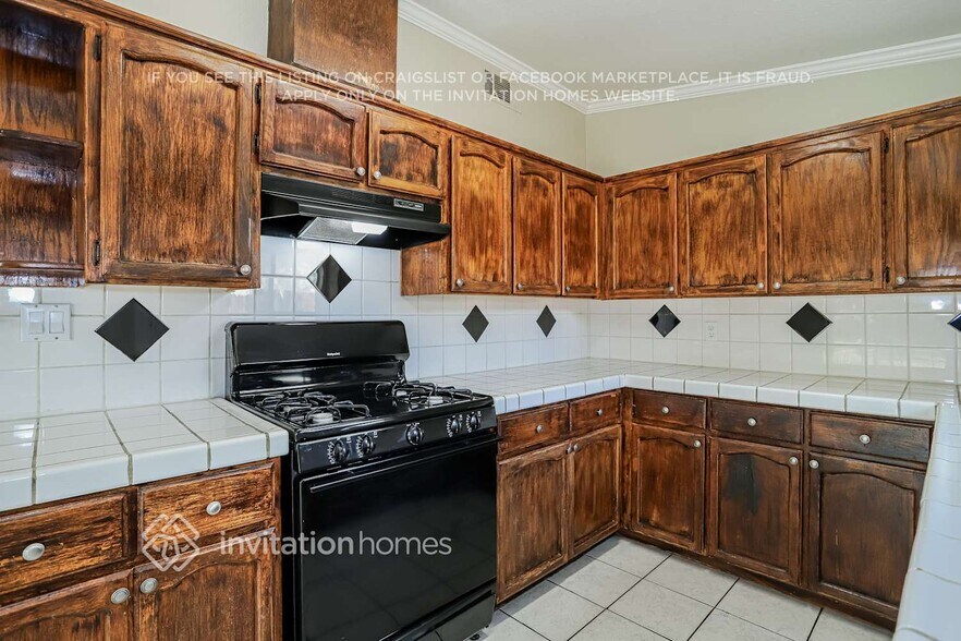 Building Photo - 6628 Thomas Dr