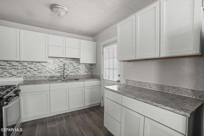 Building Photo - 5316 Saxon Dr