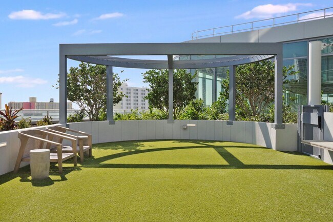 Building Photo - 400 Central Ave