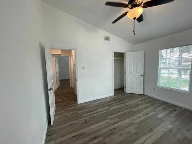Building Photo - Delightful 2-Bedroom, 1-Bath Duplex for Rent – Updated and Move-In Ready!