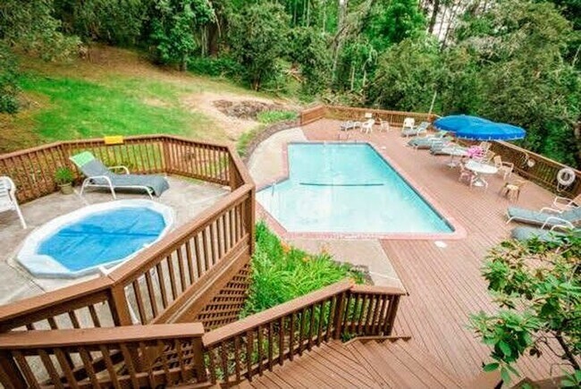 Building Photo - 2 br, 1.5 bath House - 138 Treehill Loop