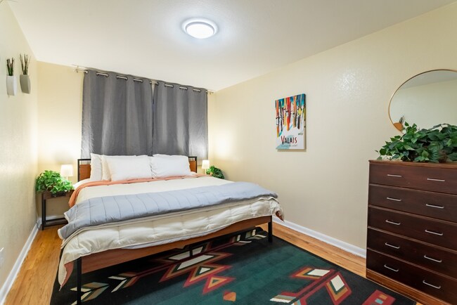 Building Photo - Spacious Updated Unit of Quadplex Availabl...