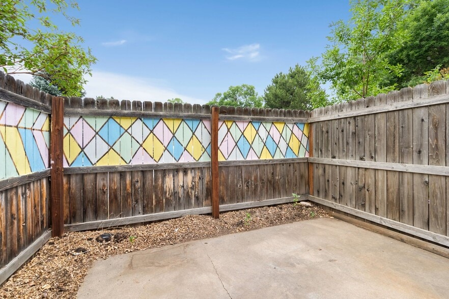 Building Photo - 405 E Thunderbird Dr