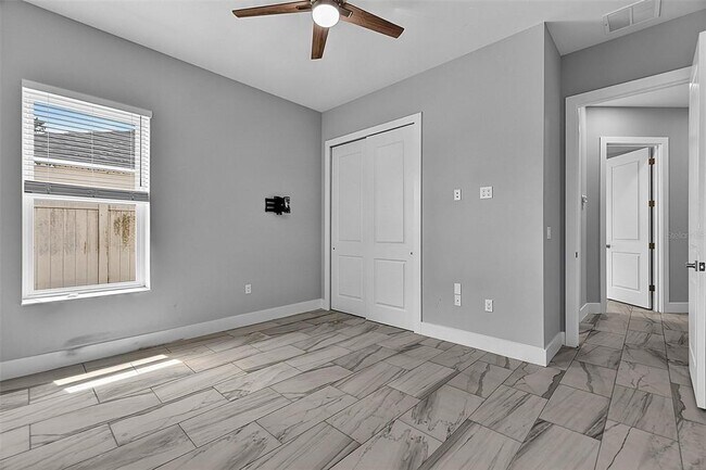 Building Photo - 70 Bannbury Ln