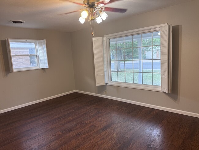 Building Photo - 2118 Westbrook Ave