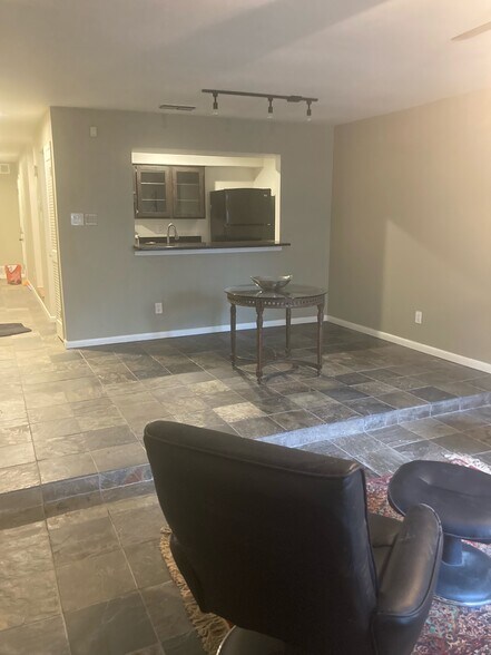Building Photo - 6718 Eastridge Dr